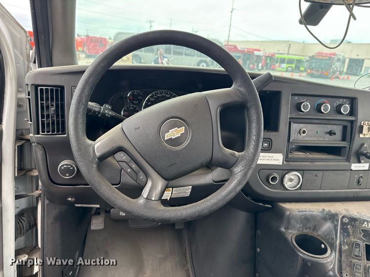 image for item DM5733 2014 Chevrolet Express G4500 shuttle bus