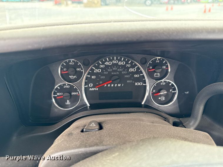 image for item DM5733 2014 Chevrolet Express G4500 shuttle bus