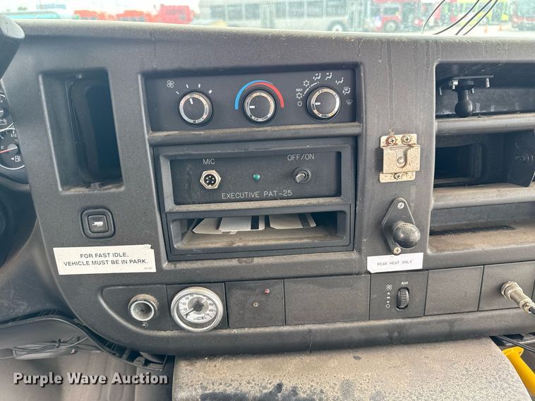 image for item DM5733 2014 Chevrolet Express G4500 shuttle bus