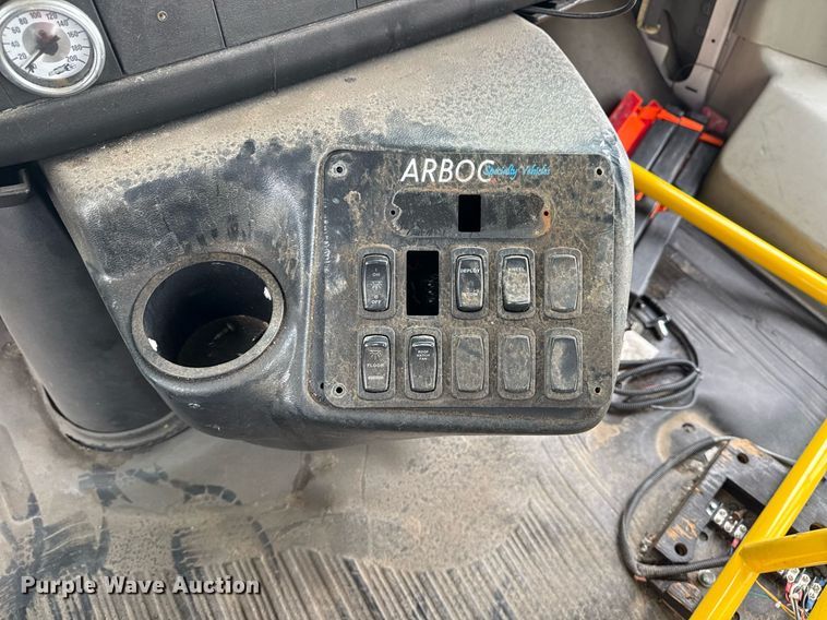 image for item DM5733 2014 Chevrolet Express G4500 shuttle bus