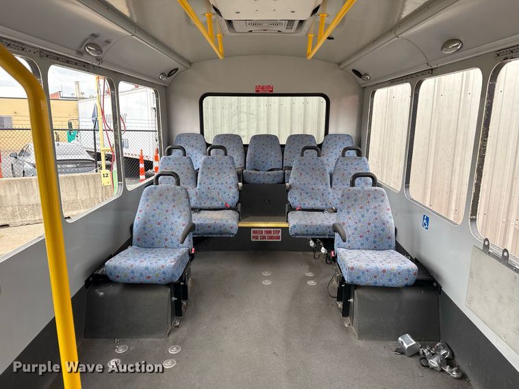 image for item DM5733 2014 Chevrolet Express G4500 shuttle bus