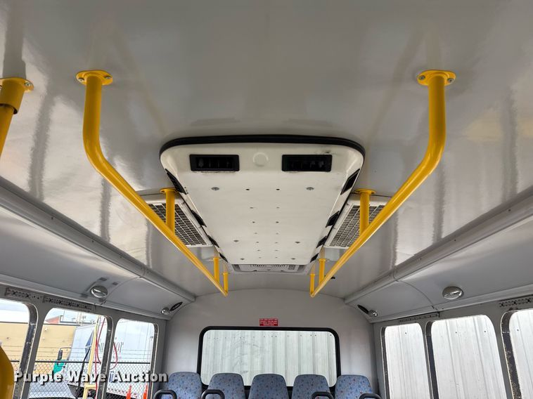 image for item DM5733 2014 Chevrolet Express G4500 shuttle bus