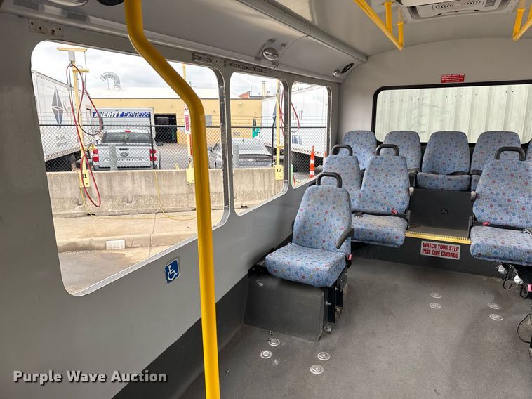 image for item DM5733 2014 Chevrolet Express G4500 shuttle bus