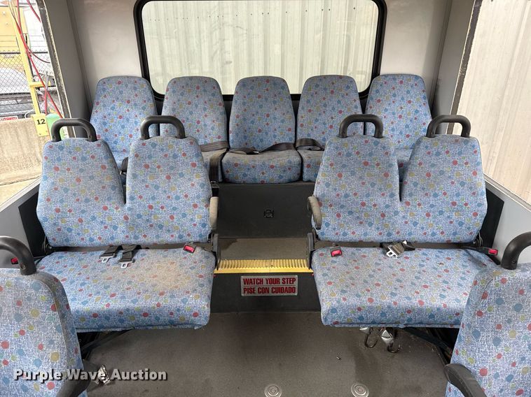 image for item DM5733 2014 Chevrolet Express G4500 shuttle bus