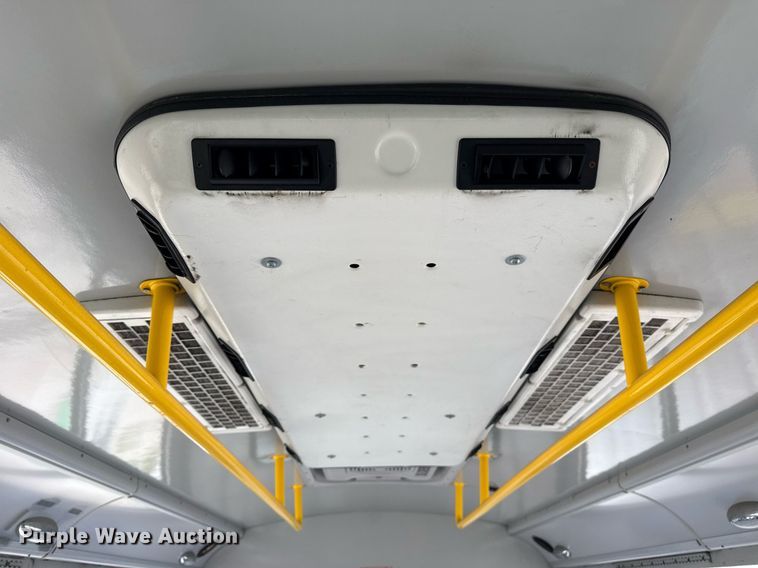 image for item DM5733 2014 Chevrolet Express G4500 shuttle bus