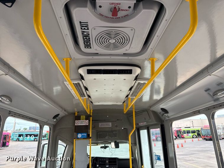 image for item DM5733 2014 Chevrolet Express G4500 shuttle bus