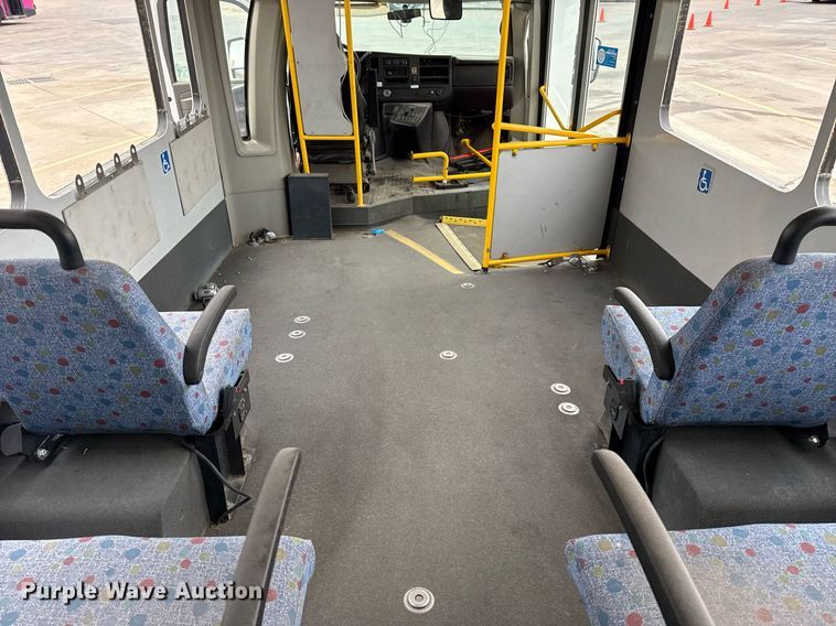 image for item DM5733 2014 Chevrolet Express G4500 shuttle bus