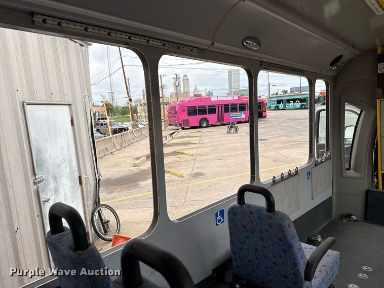 image for item DM5733 2014 Chevrolet Express G4500 shuttle bus