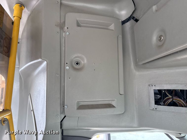 image for item DM5733 2014 Chevrolet Express G4500 shuttle bus