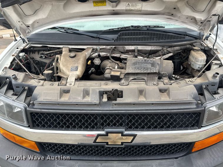 image for item DM5733 2014 Chevrolet Express G4500 shuttle bus