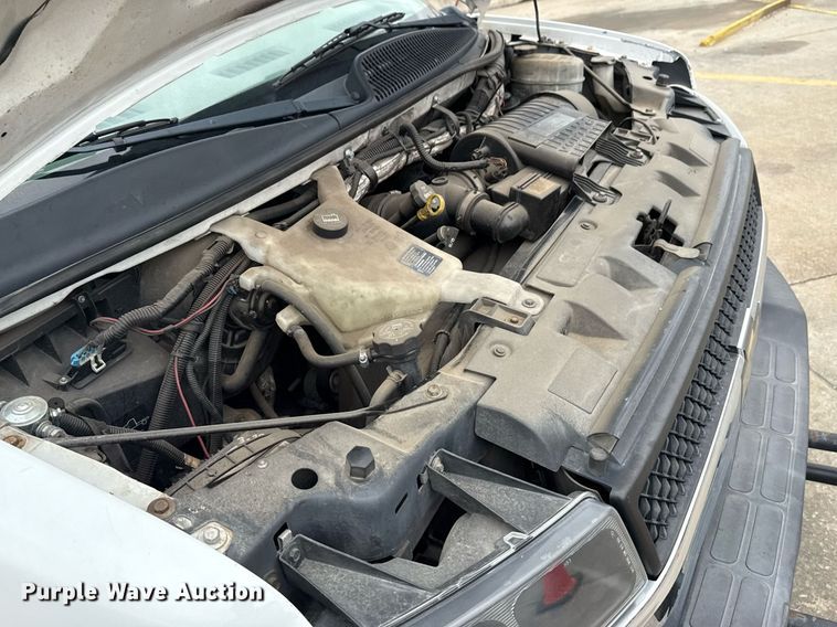 image for item DM5733 2014 Chevrolet Express G4500 shuttle bus