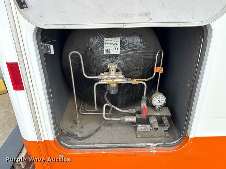 image for item DM5733 2014 Chevrolet Express G4500 shuttle bus