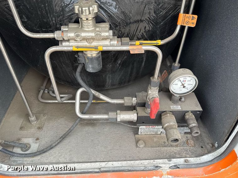 image for item DM5733 2014 Chevrolet Express G4500 shuttle bus