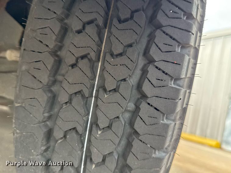 image for item DM5733 2014 Chevrolet Express G4500 shuttle bus