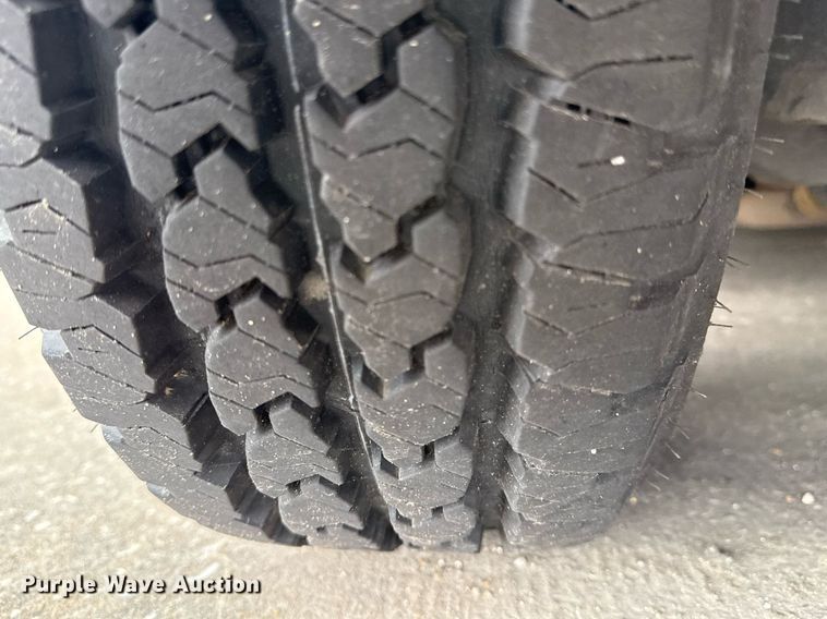 image for item DM5733 2014 Chevrolet Express G4500 shuttle bus