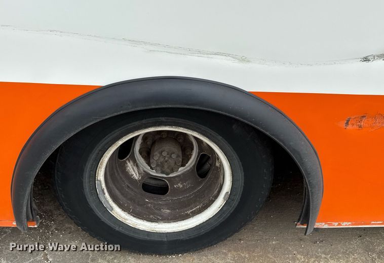 image for item DM5733 2014 Chevrolet Express G4500 shuttle bus