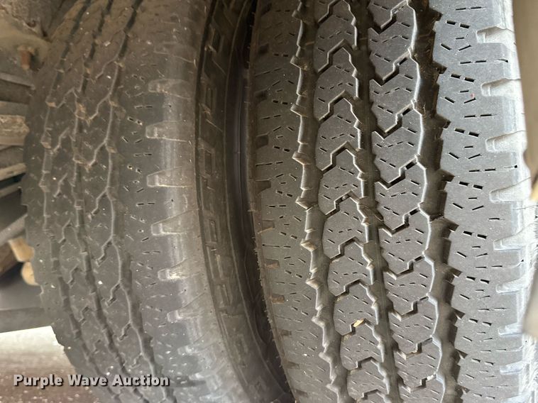 image for item DM5733 2014 Chevrolet Express G4500 shuttle bus