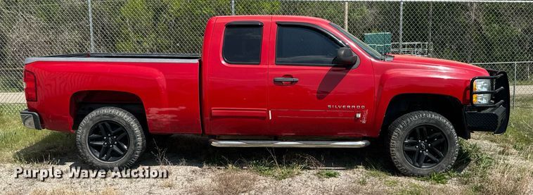 image for item DO0898 2012 Chevrolet Silverado 1500 Ext. Cab pickup truck
