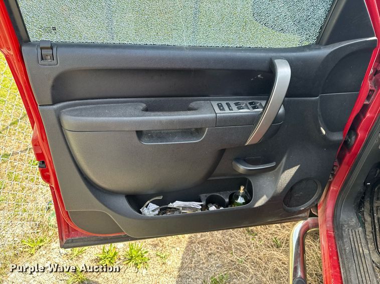 image for item DO0898 2012 Chevrolet Silverado 1500 Ext. Cab pickup truck