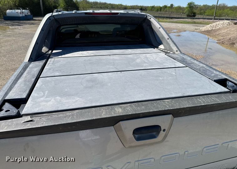 image for item DO0929 2005 Chevrolet Avalanche 1500 Crew Cab pickup truck