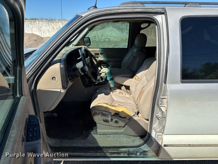 image for item DO0929 2005 Chevrolet Avalanche 1500 Crew Cab pickup truck