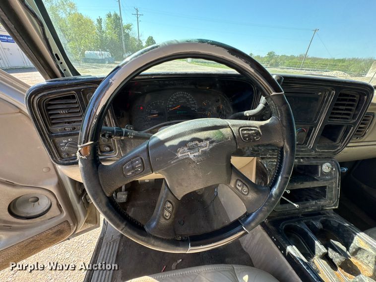 image for item DO0929 2005 Chevrolet Avalanche 1500 Crew Cab pickup truck