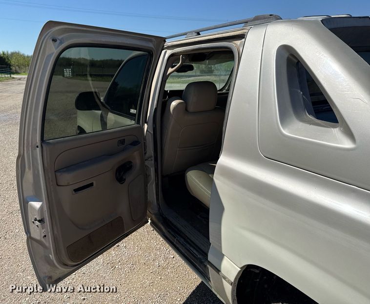 image for item DO0929 2005 Chevrolet Avalanche 1500 Crew Cab pickup truck