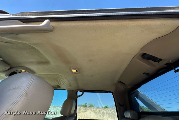 image for item DO0929 2005 Chevrolet Avalanche 1500 Crew Cab pickup truck