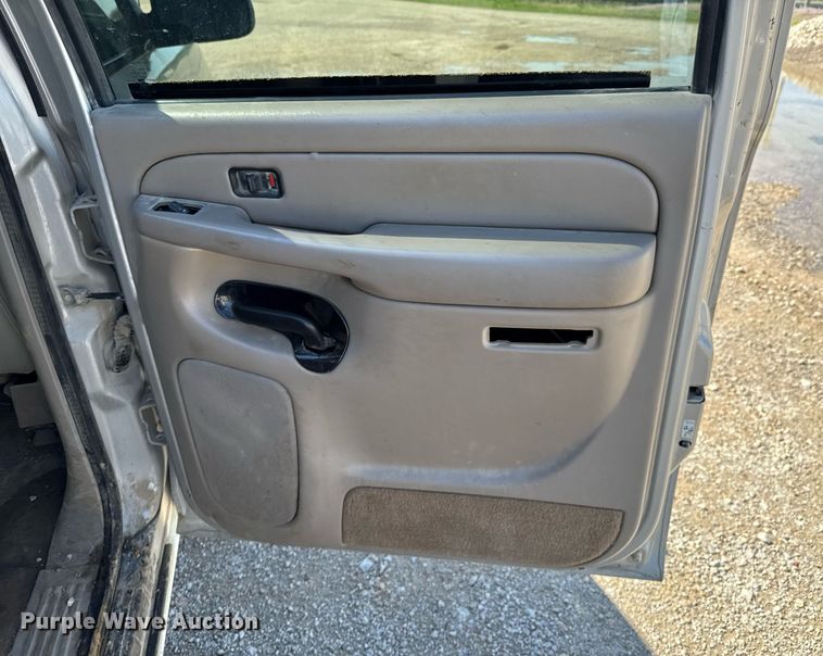 image for item DO0929 2005 Chevrolet Avalanche 1500 Crew Cab pickup truck