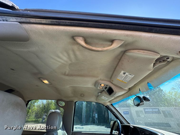 image for item DO0929 2005 Chevrolet Avalanche 1500 Crew Cab pickup truck