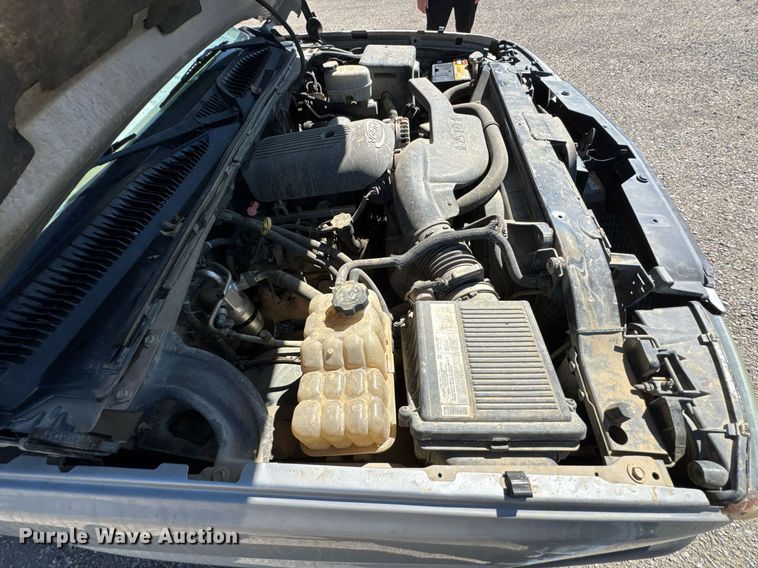 image for item DO0929 2005 Chevrolet Avalanche 1500 Crew Cab pickup truck