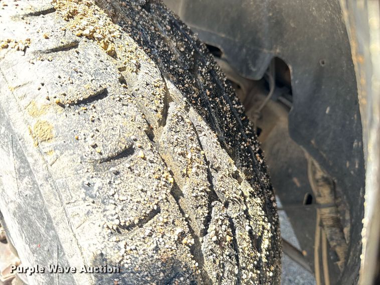 image for item DO0929 2005 Chevrolet Avalanche 1500 Crew Cab pickup truck