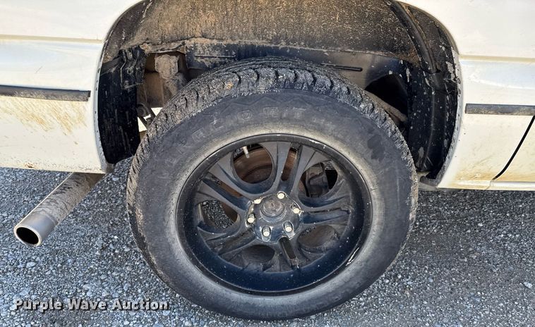 image for item DO0929 2005 Chevrolet Avalanche 1500 Crew Cab pickup truck