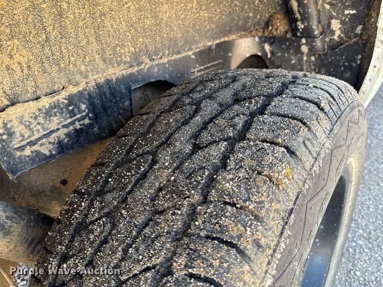 image for item DO0929 2005 Chevrolet Avalanche 1500 Crew Cab pickup truck