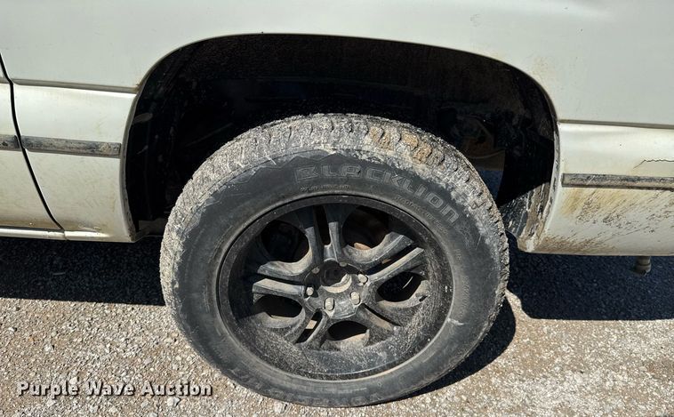 image for item DO0929 2005 Chevrolet Avalanche 1500 Crew Cab pickup truck