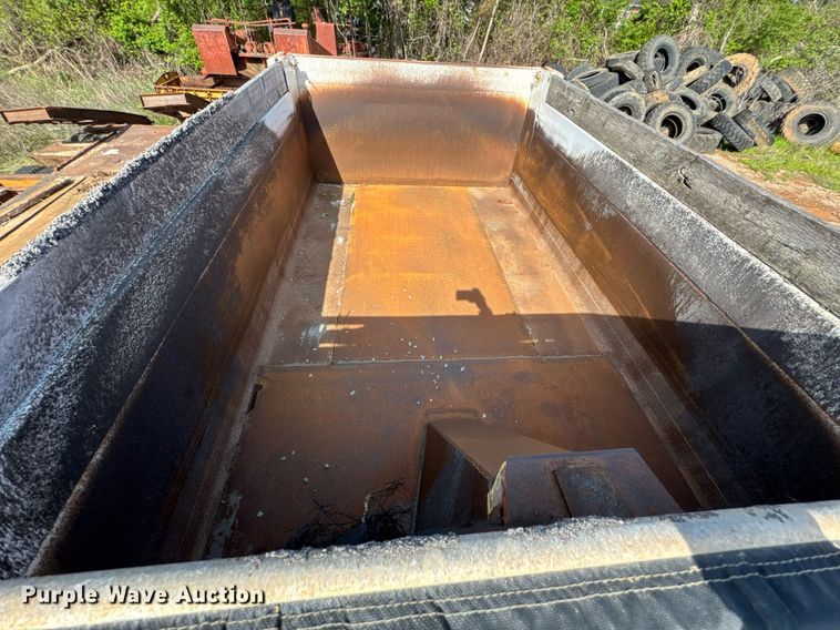 image for item DO0948 1998 Hawkeye end dump pup trailer