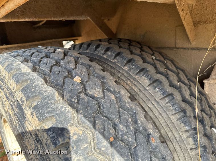 image for item DO0948 1998 Hawkeye end dump pup trailer