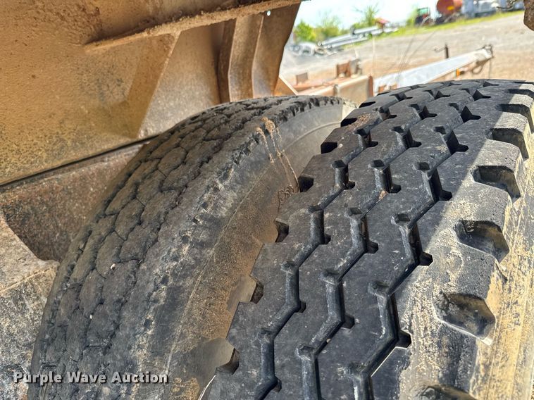 image for item DO0948 1998 Hawkeye end dump pup trailer