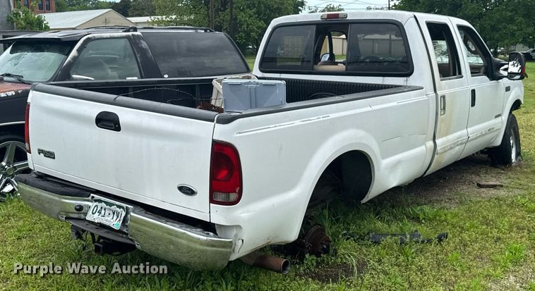 image for item DO0976 2003 Ford F350 Super Duty Crew Cab pickup truck