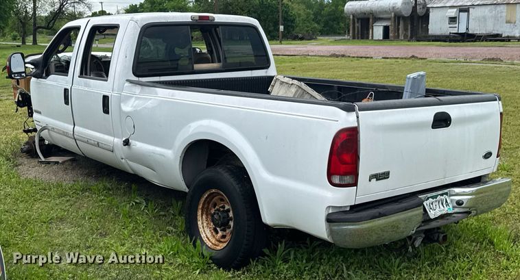 image for item DO0976 2003 Ford F350 Super Duty Crew Cab pickup truck