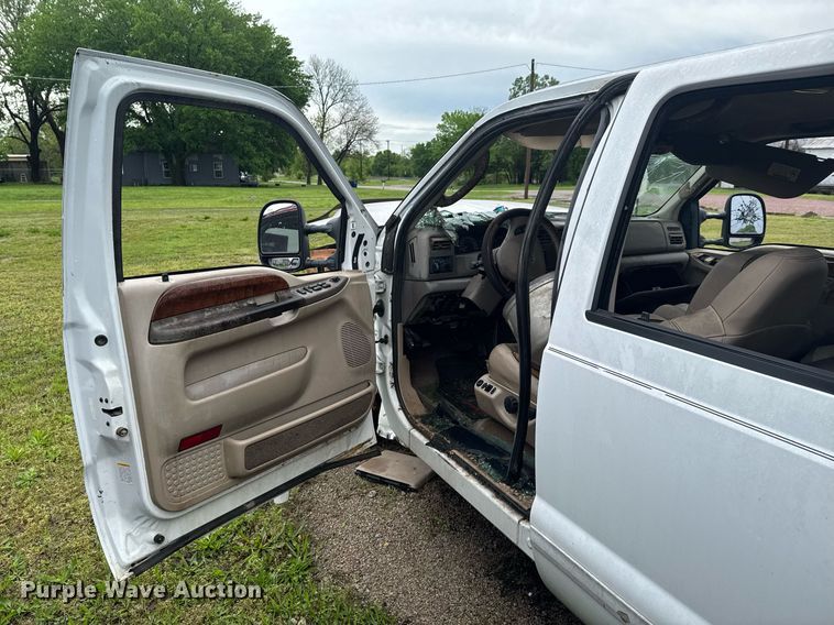 image for item DO0976 2003 Ford F350 Super Duty Crew Cab pickup truck