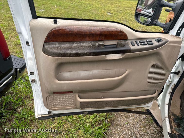 image for item DO0976 2003 Ford F350 Super Duty Crew Cab pickup truck