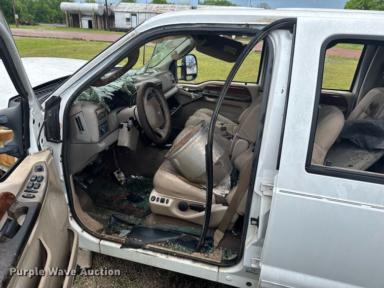 image for item DO0976 2003 Ford F350 Super Duty Crew Cab pickup truck