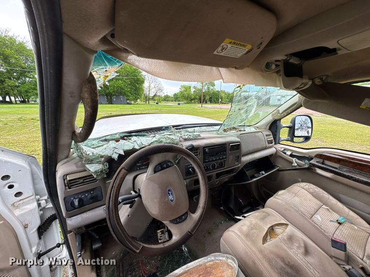 image for item DO0976 2003 Ford F350 Super Duty Crew Cab pickup truck