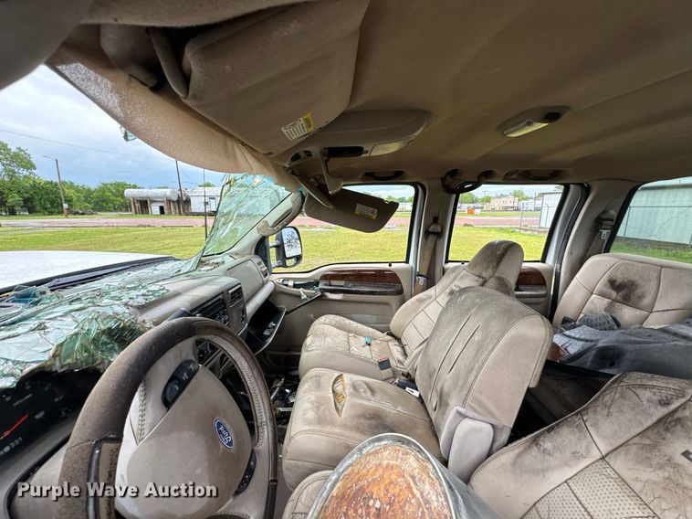 image for item DO0976 2003 Ford F350 Super Duty Crew Cab pickup truck