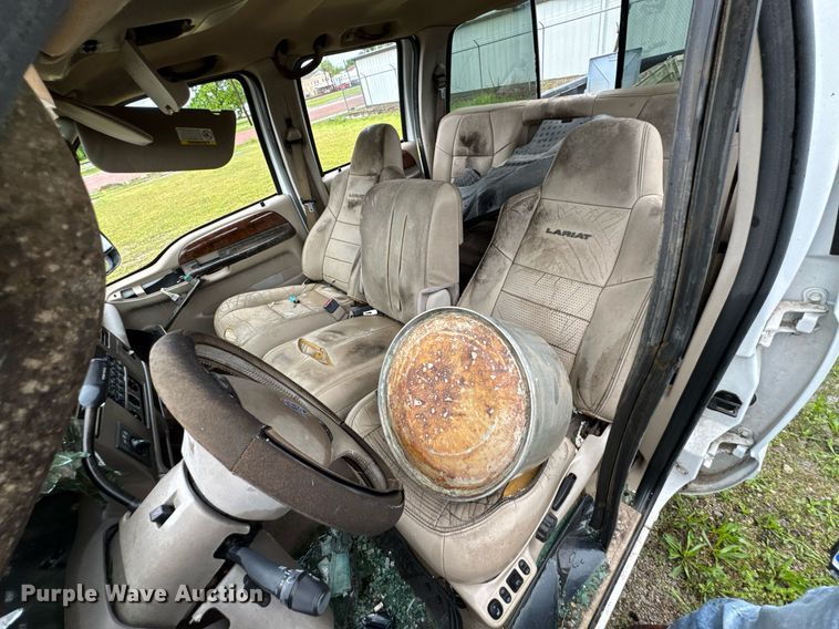 image for item DO0976 2003 Ford F350 Super Duty Crew Cab pickup truck