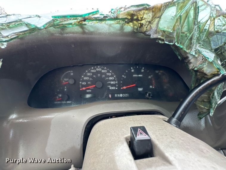 image for item DO0976 2003 Ford F350 Super Duty Crew Cab pickup truck