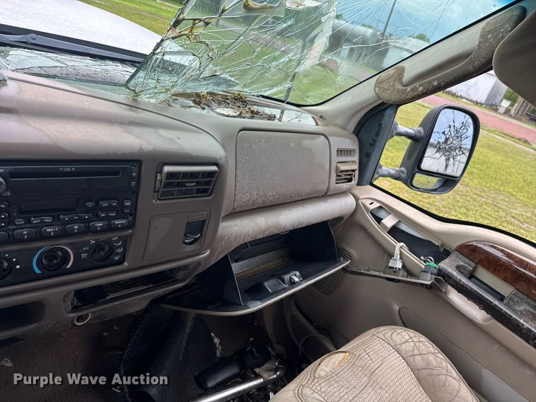 image for item DO0976 2003 Ford F350 Super Duty Crew Cab pickup truck