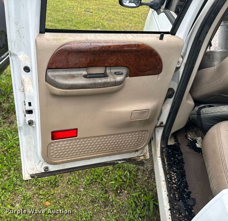 image for item DO0976 2003 Ford F350 Super Duty Crew Cab pickup truck