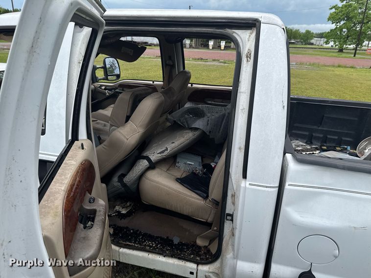 image for item DO0976 2003 Ford F350 Super Duty Crew Cab pickup truck
